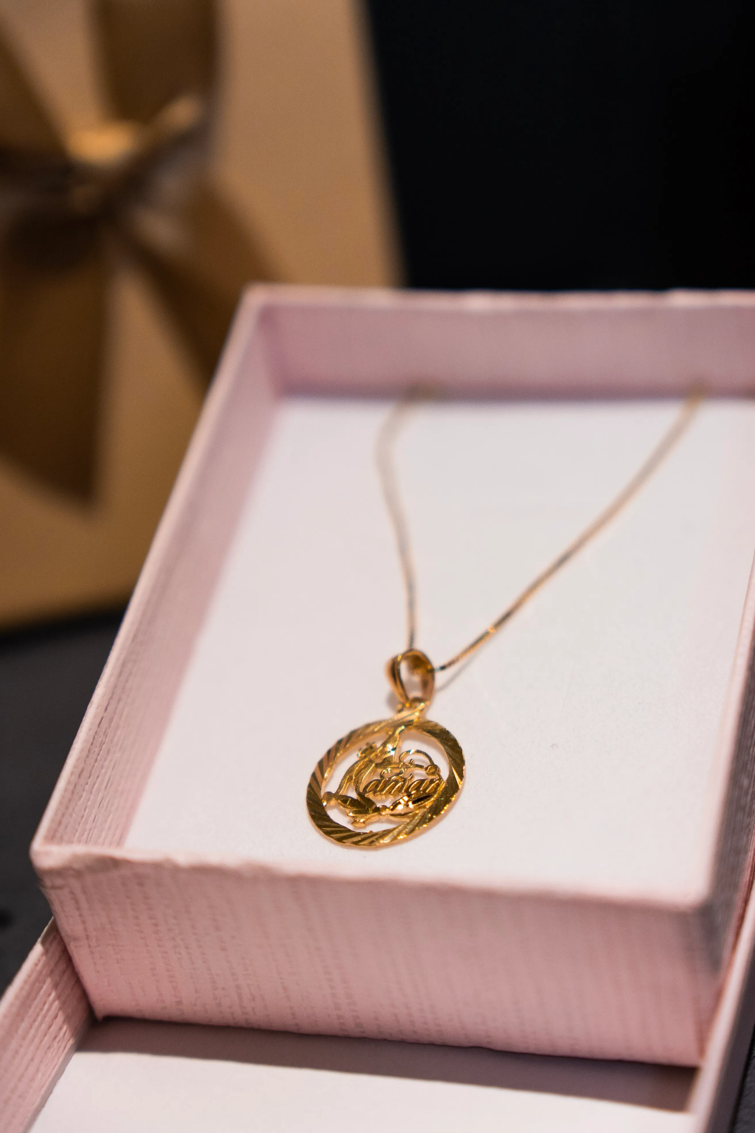 Pendentif « Maman » or