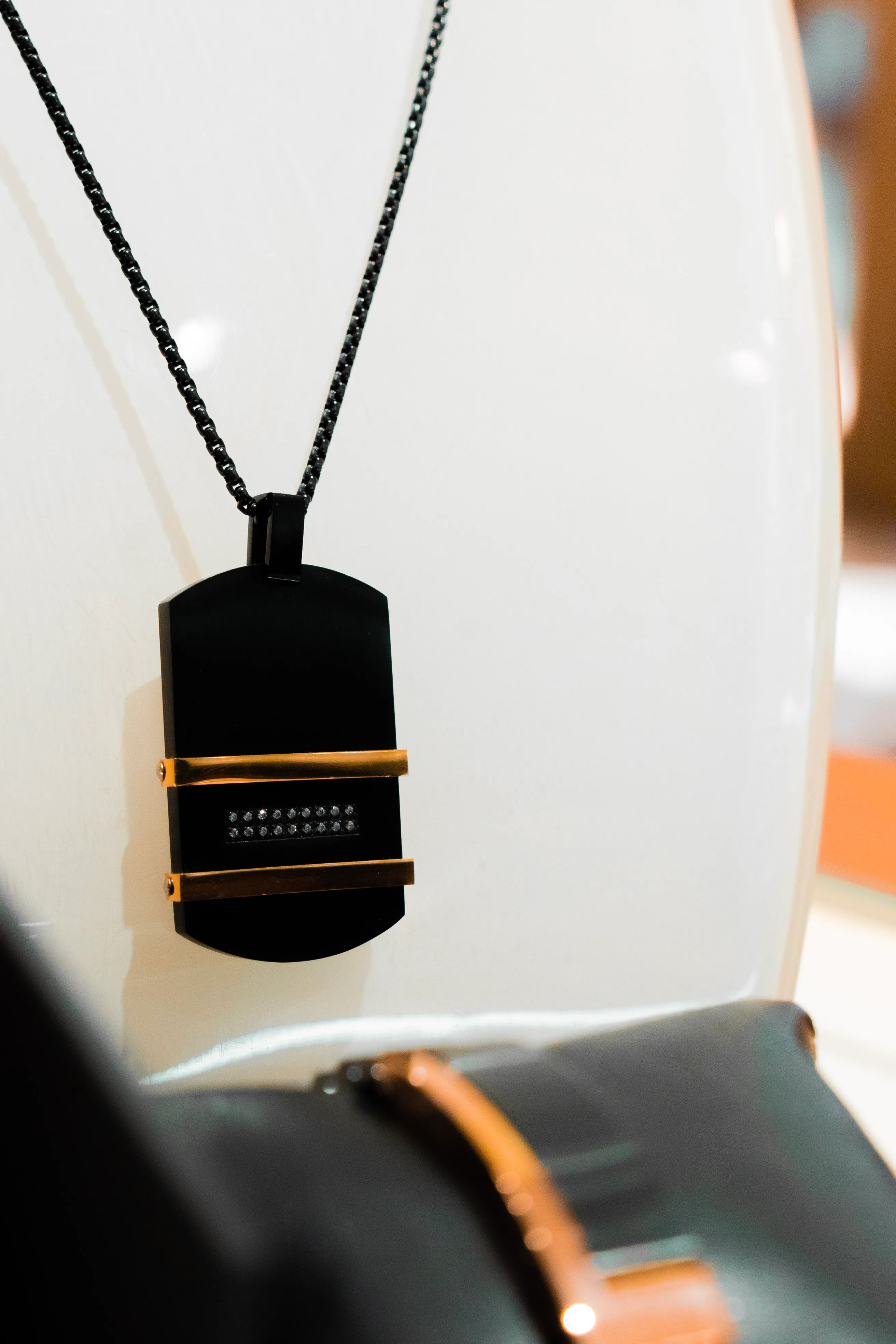 Pendentif plaque homme